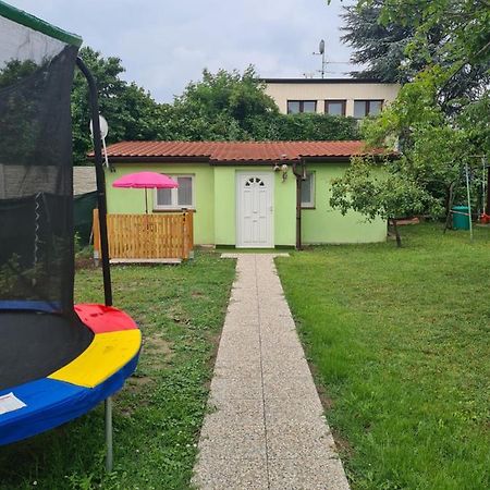 Small-Comfy Guest House In Donaustadt Garden - Not Shared! Wien Ngoại thất bức ảnh