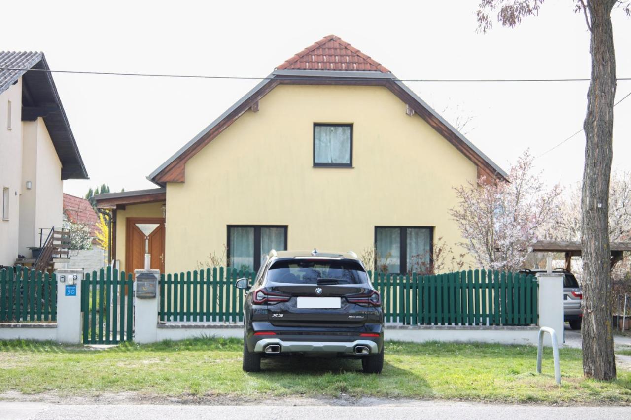 Small-Comfy Guest House In Donaustadt Garden - Not Shared! Wien Ngoại thất bức ảnh