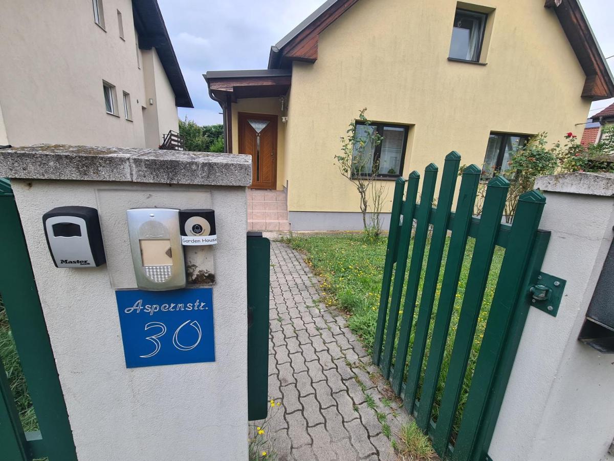 Small-Comfy Guest House In Donaustadt Garden - Not Shared! Wien Ngoại thất bức ảnh
