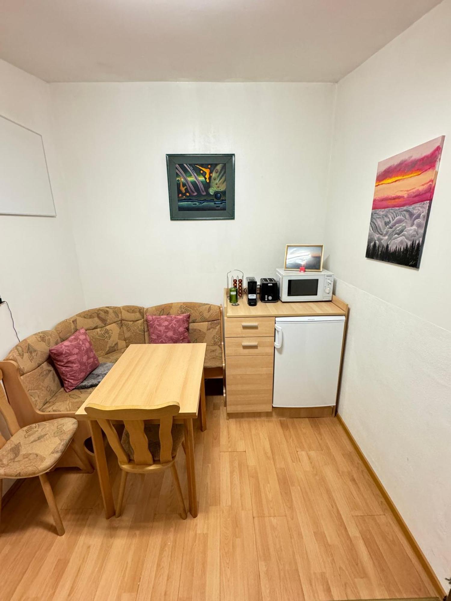 Small-Comfy Guest House In Donaustadt Garden - Not Shared! Wien Ngoại thất bức ảnh